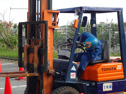 物流荷役機器の遠隔操作について(H27)の画像1